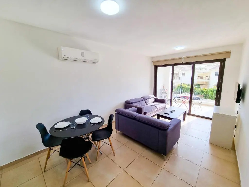Green Leaf Apartment