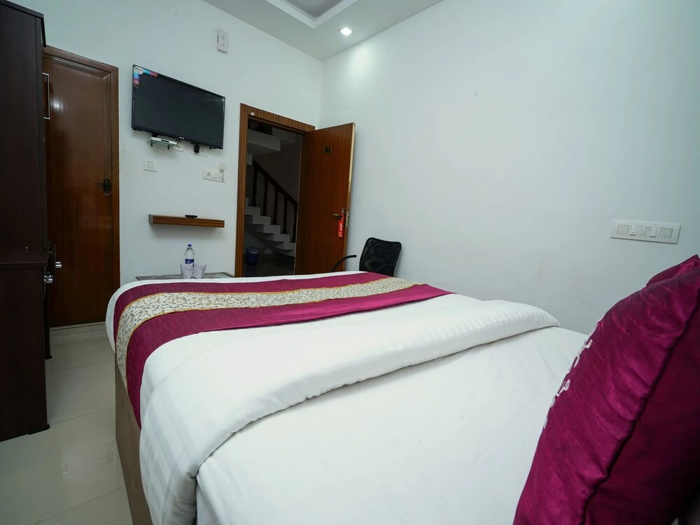OYO 14841 Indra Holiday Home