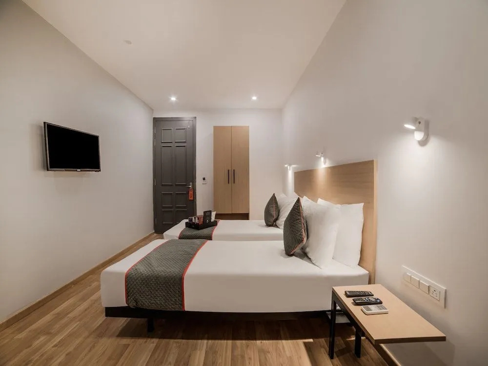 OYO Townhouse 086 Pankha Road