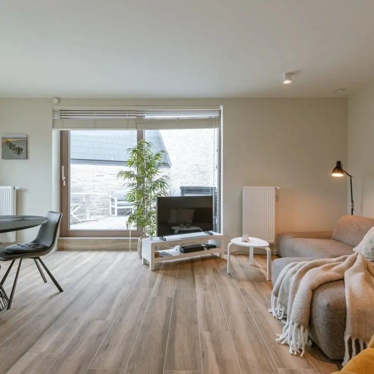 Spacious Top-flour Apartment With Private Parking