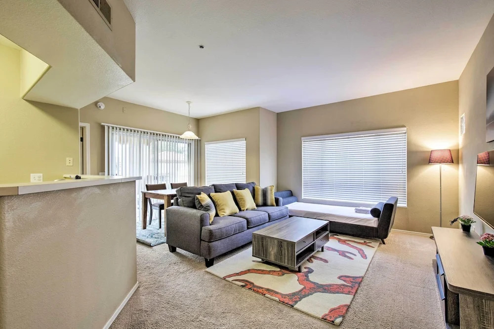 Condo w/ Pool Access, 5 Mi to Tempe Diablo Stadium