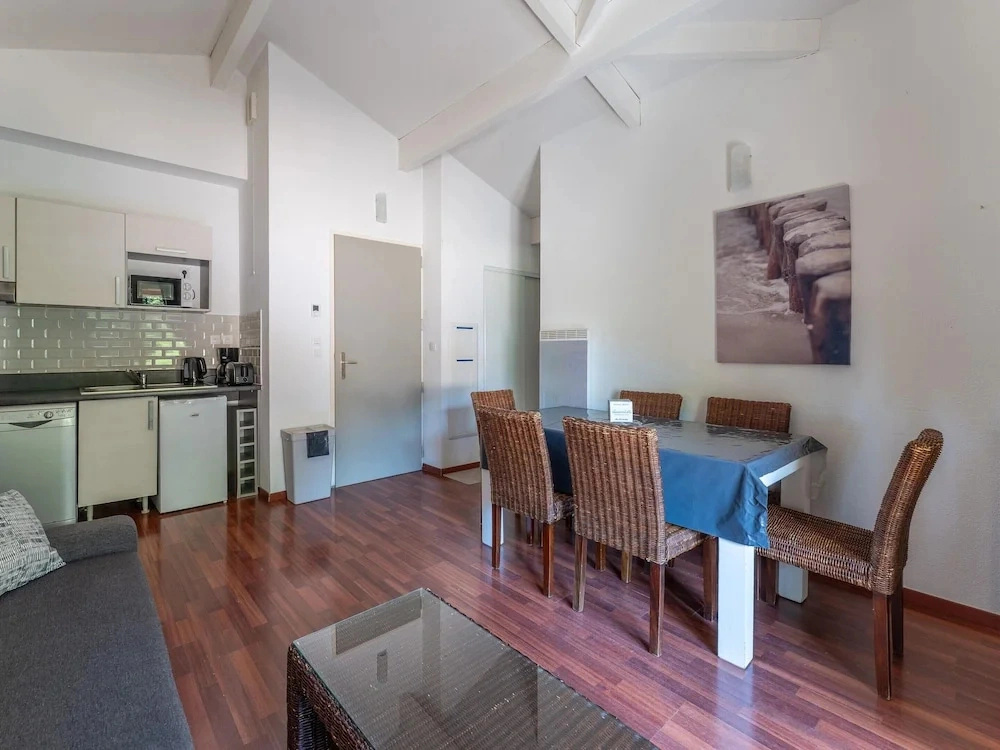 Chic Family Flat With Heated Pool