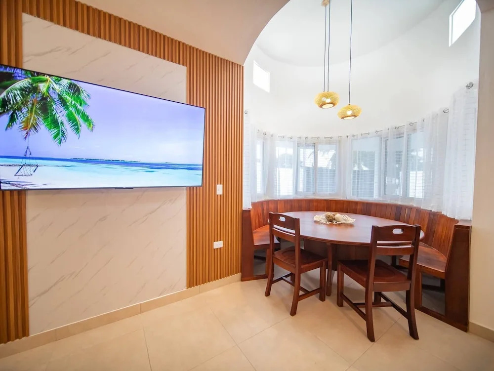 Green Palace - 7br Luxury Villa in Sosua 3mins from strip plus 24hr security