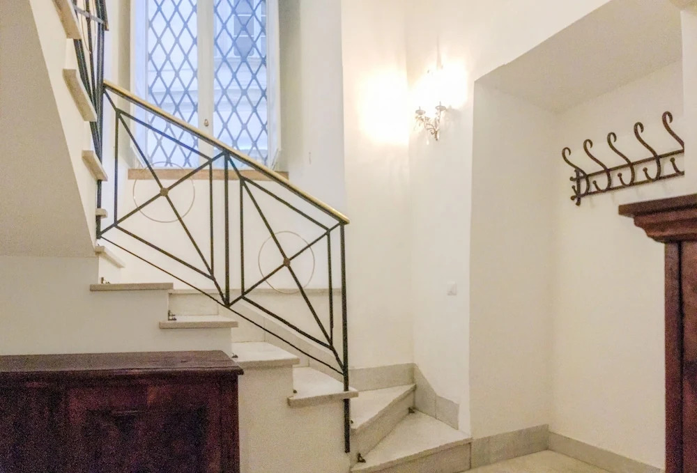 Majestic 1BR / 2BR Suites Next To Colosseum at Piazza Venezia
