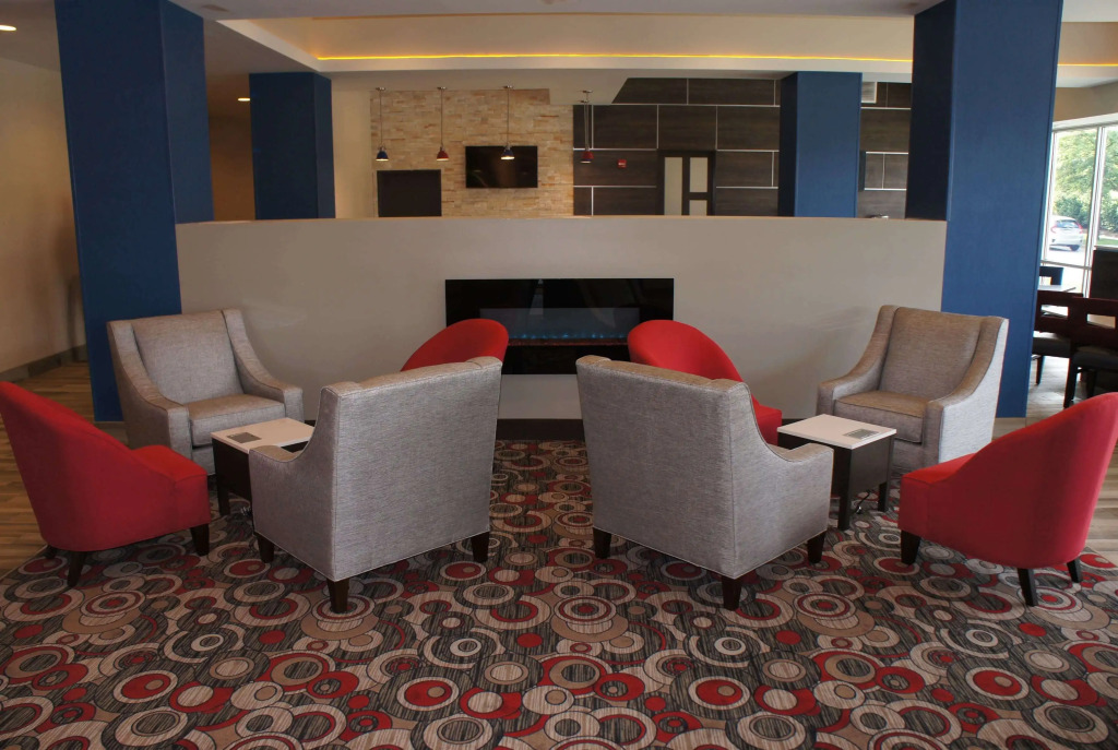 La Quinta Inn and Suites by Wyndham Bloomington