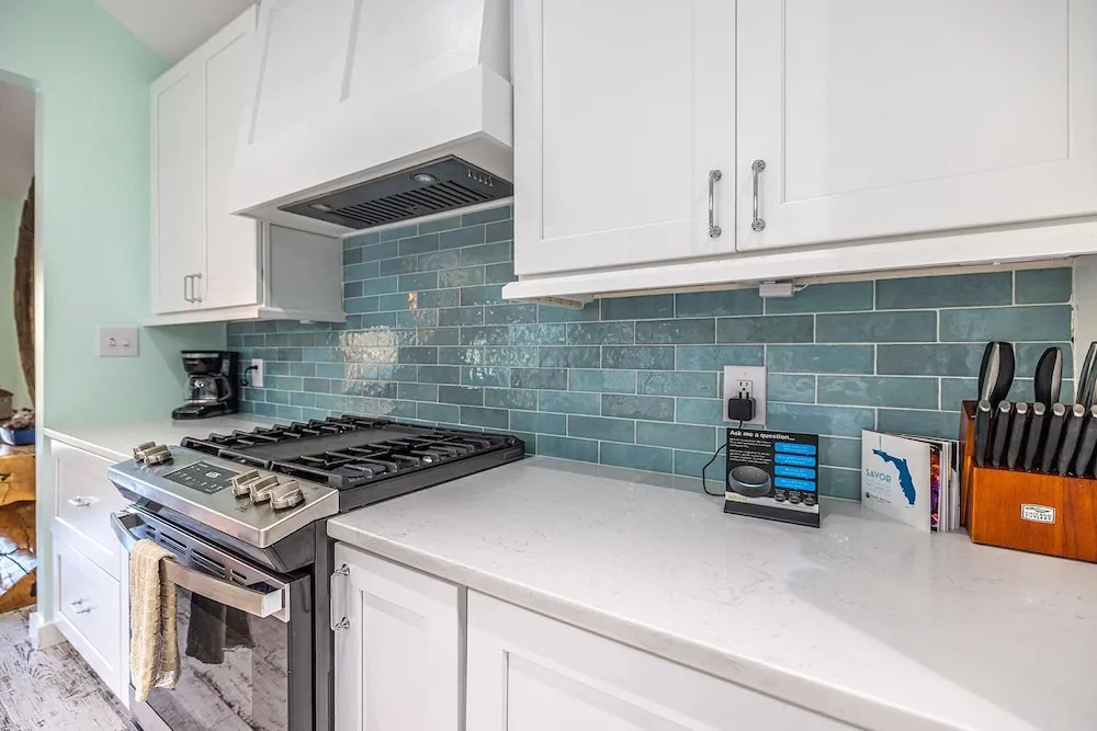 8852 Bay Pine 3 Bedroom Home by RedAwning