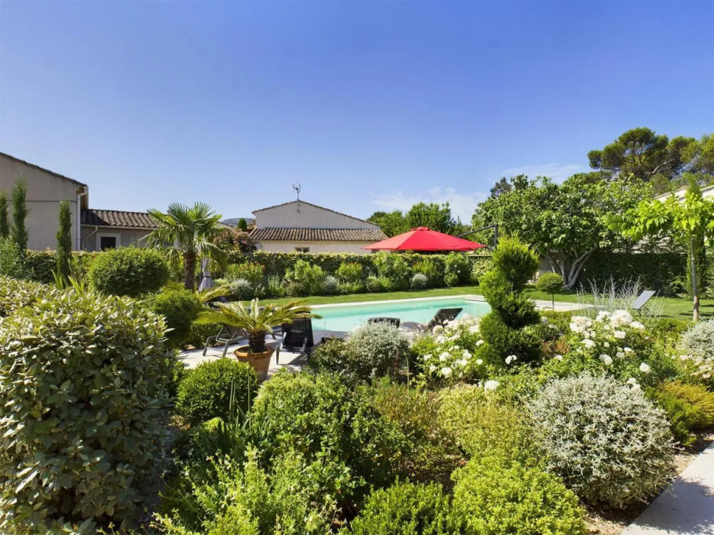 Villa rénovée à Eygalières avec piscine chauffée - FR-1-599-19