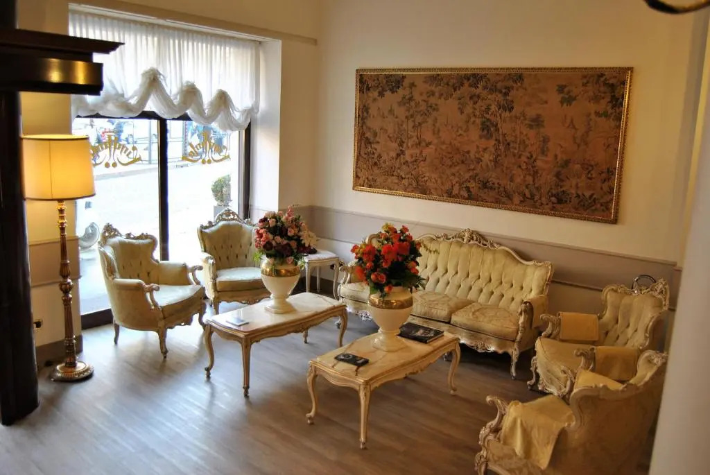 Mokinba Hotels King