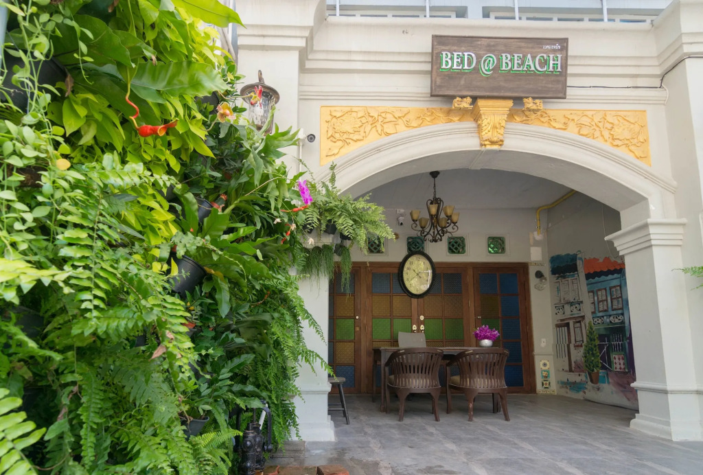 C207 Rooftop Pool & King Bed, Walk to Surin Beach
