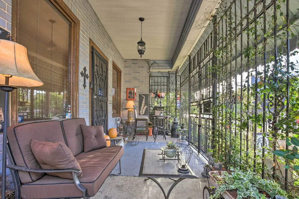 San Antonio Rental w/ Courtyard: Walk to Riverwalk