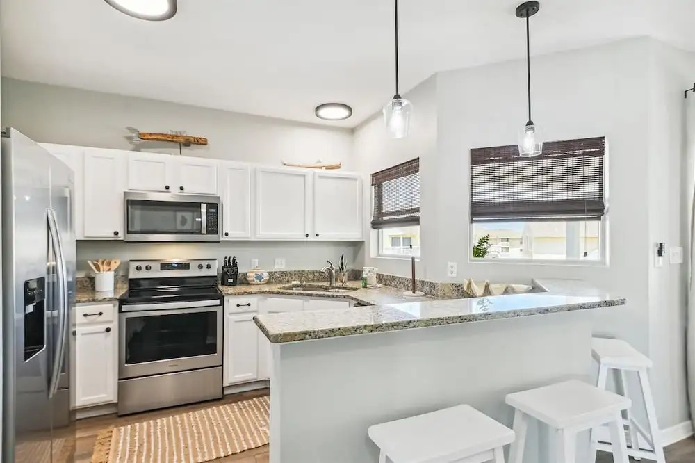 SPC 9232 is a Beautiful recently upgraded 2 BR with Free Beach Service by RedAwning