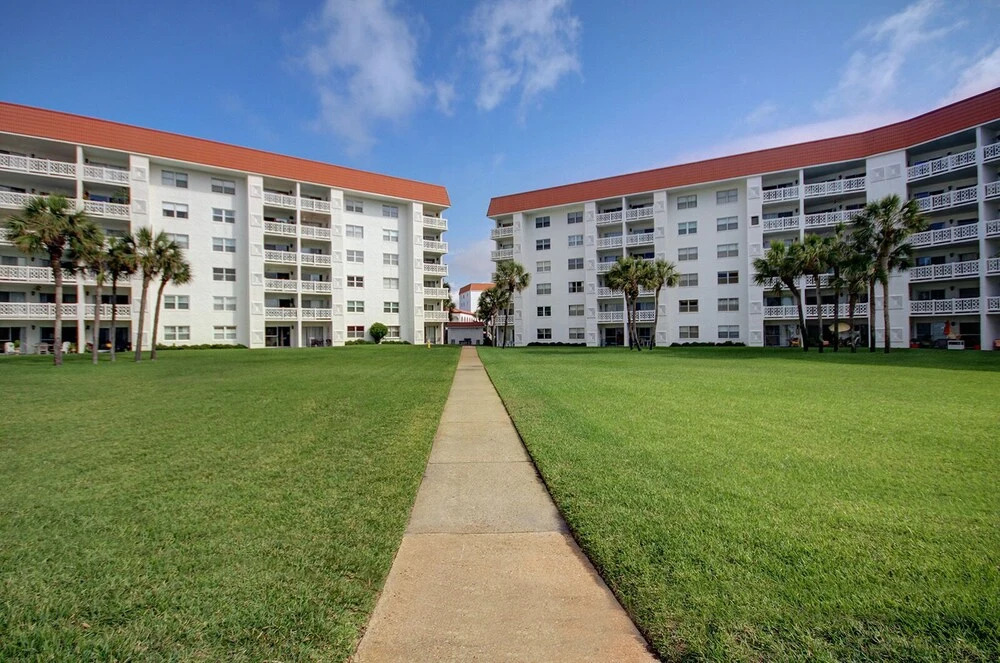 111 El Matador 2 Bedroom Condo by RedAwning