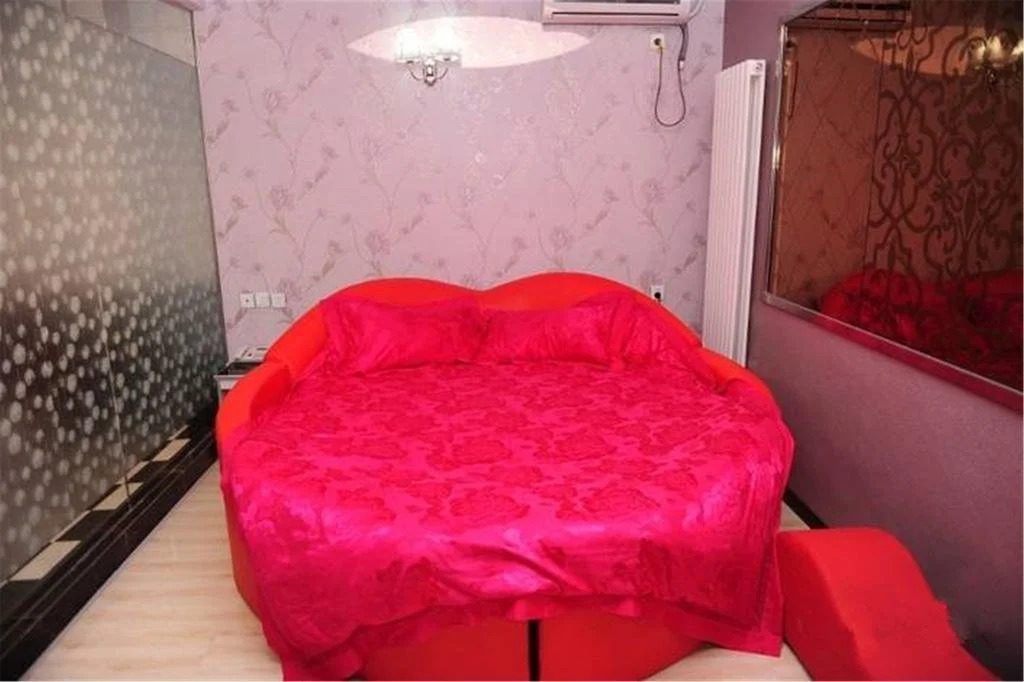 Friday Theme Guesthouse Branch Two
