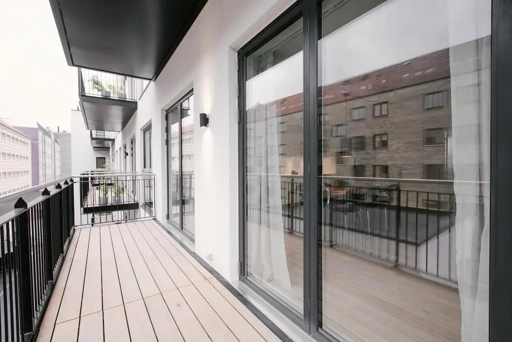 Stunning 2-bed w Large Balcony