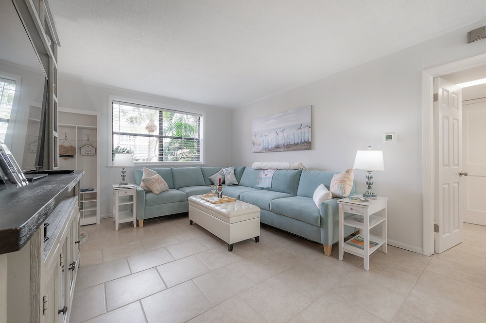 6700 Sunset Way Unit 702