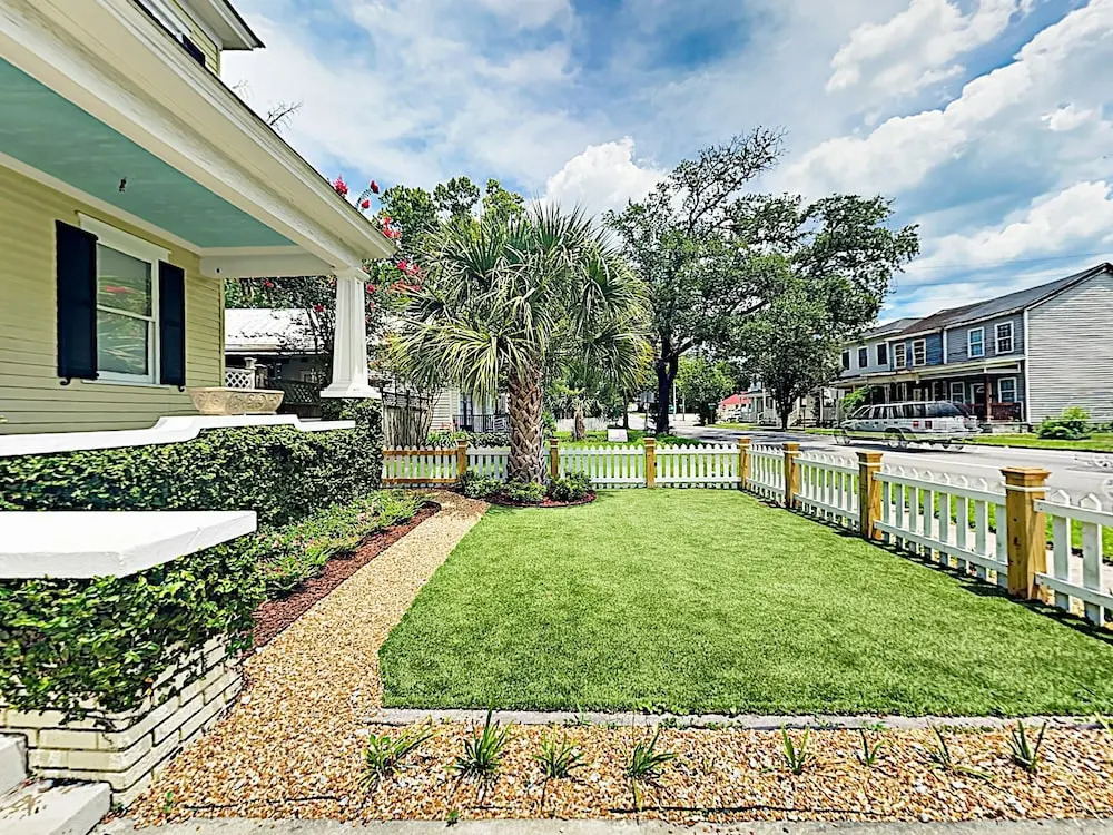New Listing! Hip : 1 Mile To Forsyth Park 3 Bedroom Home