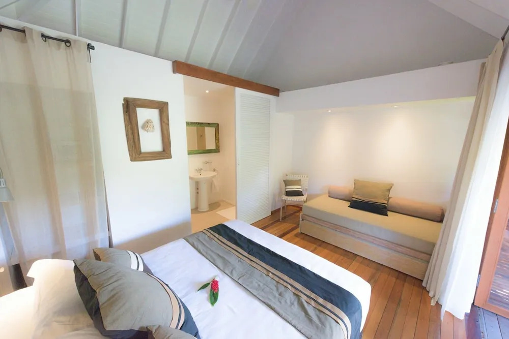 Moorea Fare Miti