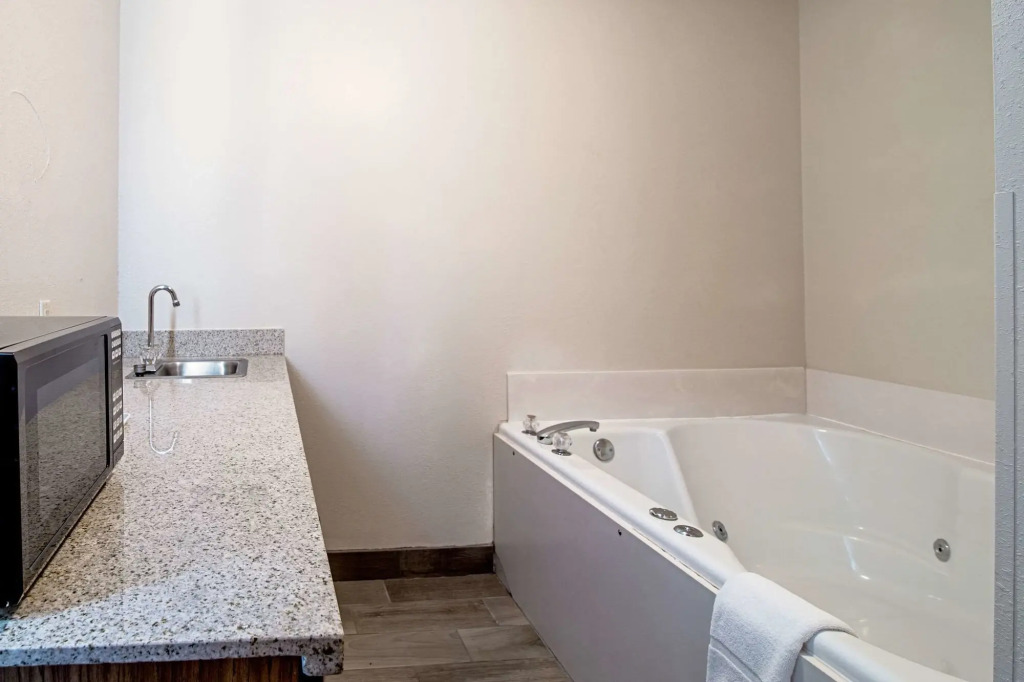 Quality Inn Huron