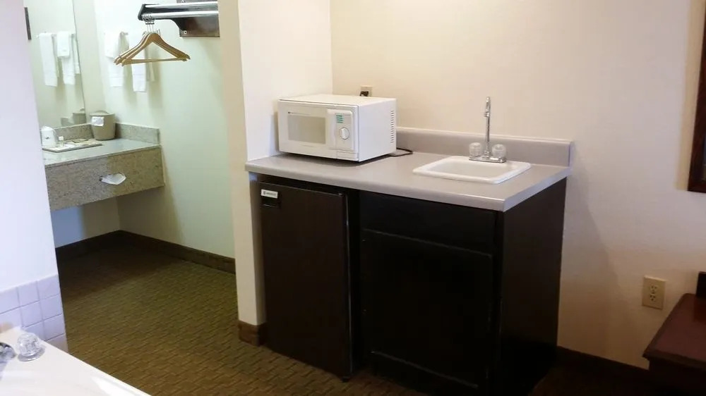 Americas Best Value Inn & Suites