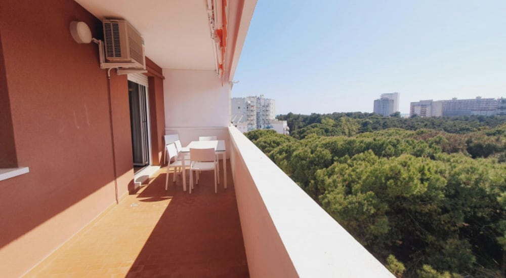 Inviting Apartment Near the Beach