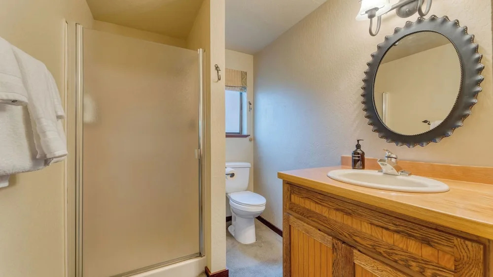 Wildwood by Avantstay Hot Tub, 5mins to Lake