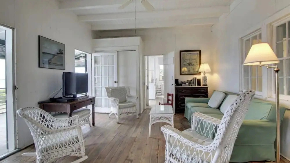 1111 Middle Street by Avantstay Charming Historic Cottage Featured in "dear John" Movie Beach Access