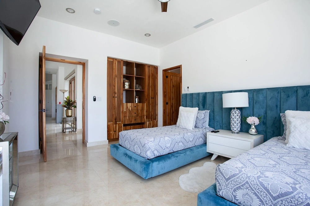 Gorgeous estate in Puerto Los Cabos golf and beach community