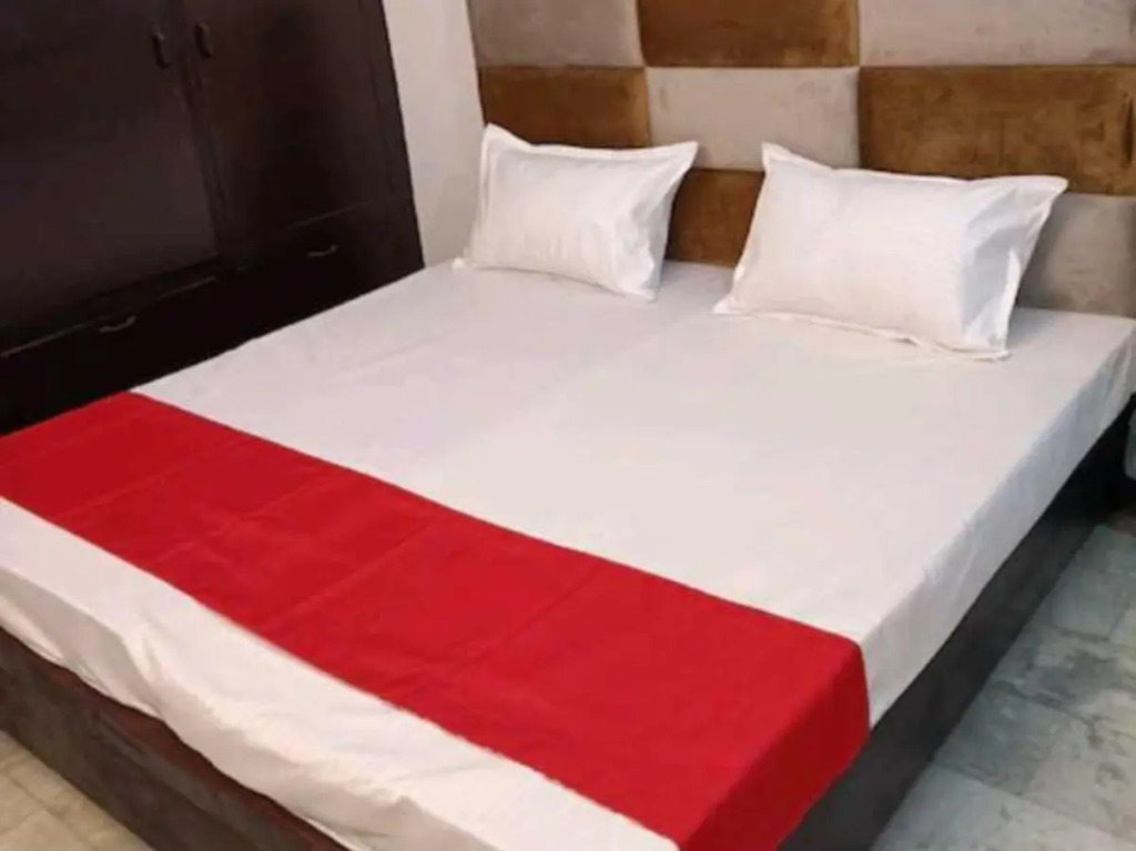 OYO 70049 Hotel Pearl Inn