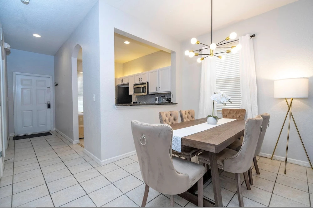 Cozy 4BR Regal Oaks w hot tub