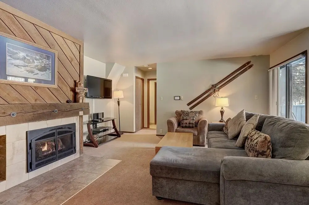 1125 Flying Dutchman 1 Bedroom Condo by RedAwning