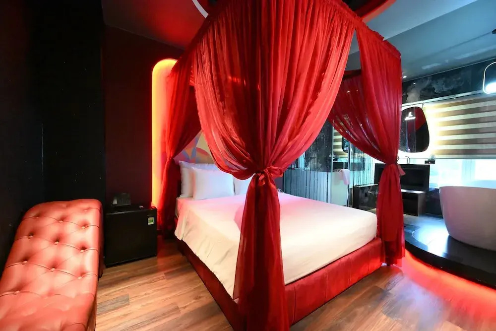 Lamour Hotel