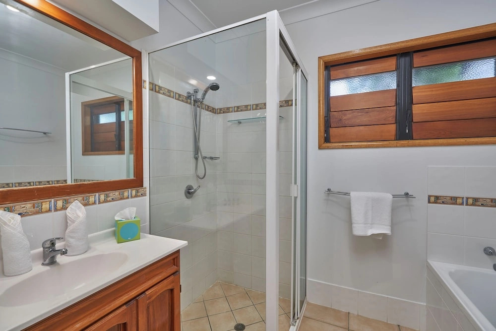 Reeflections Beachfront Holiday House