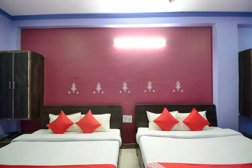 OYO 19451 Hotel Blue Moon