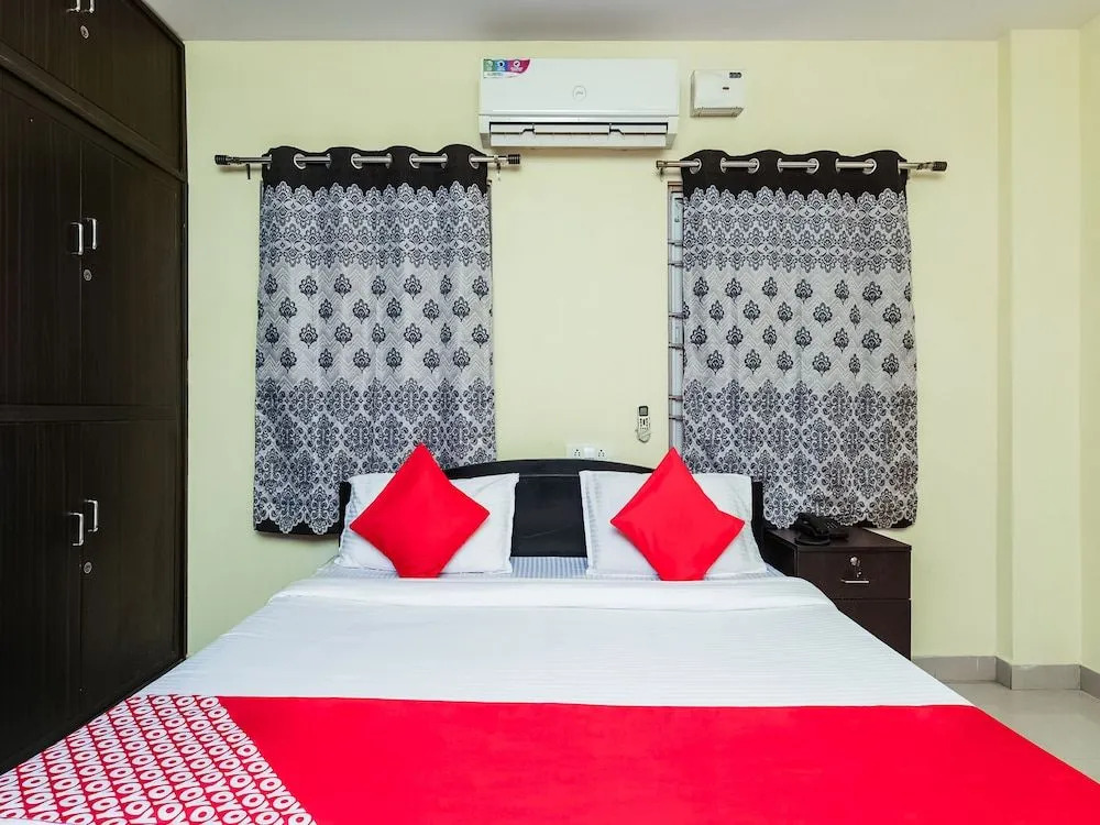 OYO 14207 Royal Residential Lodge