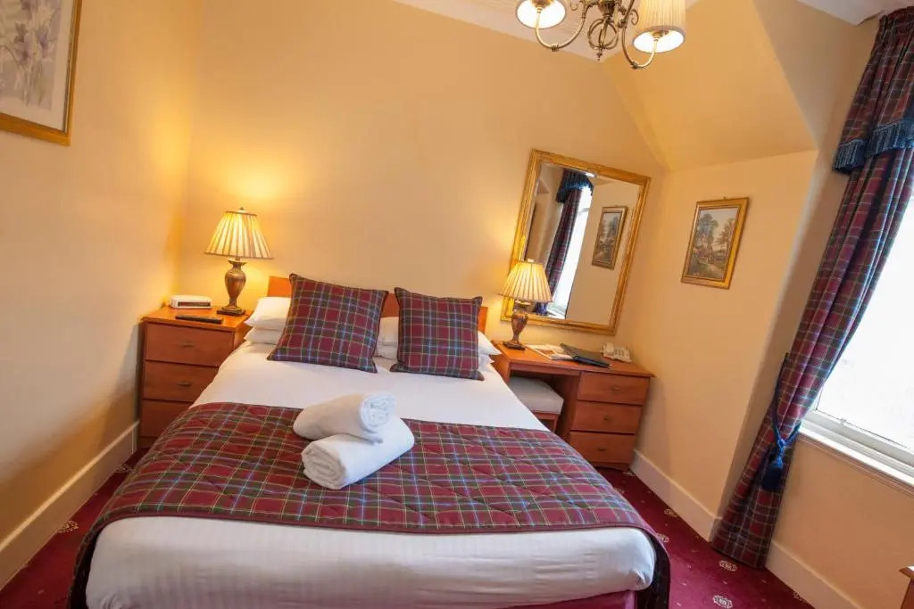 Loch Kinord Hotel