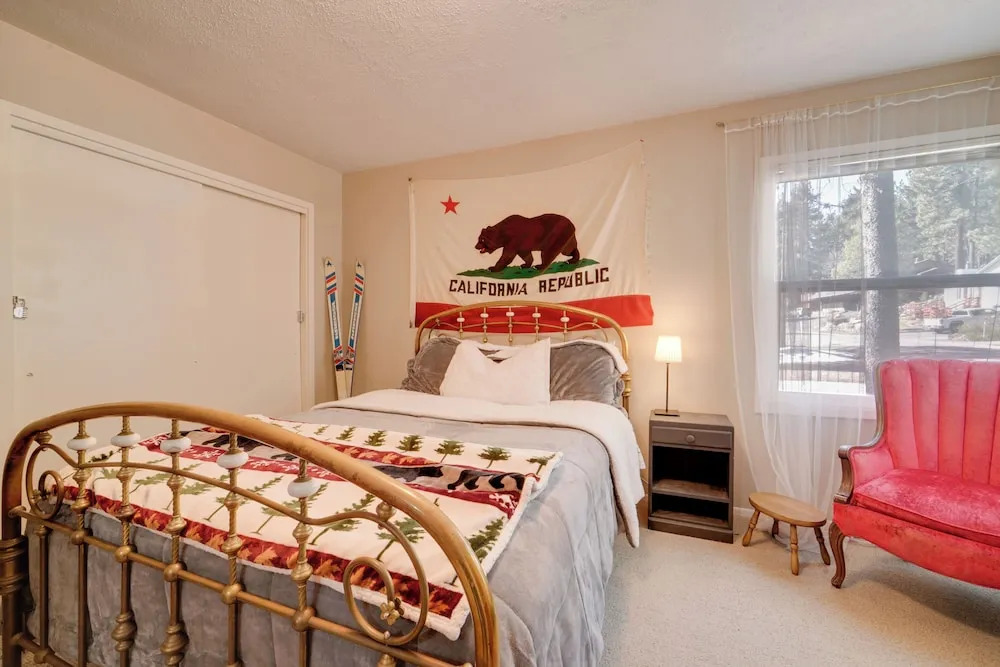 Great for Families! Woodsy Truckee Haven w/ Deck