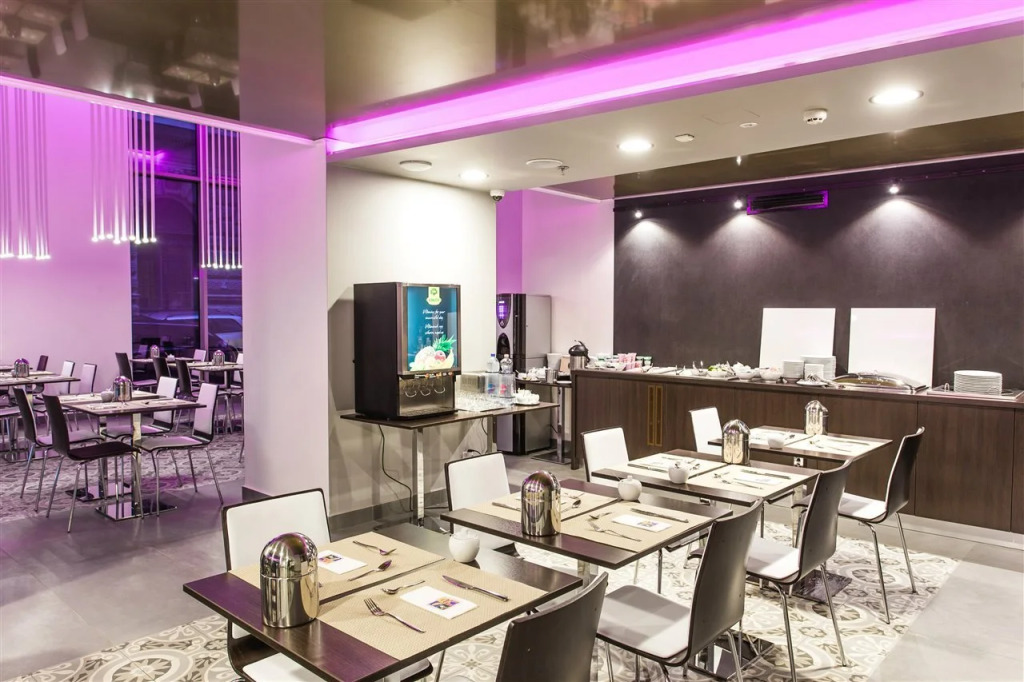 12 Revay Hotel
