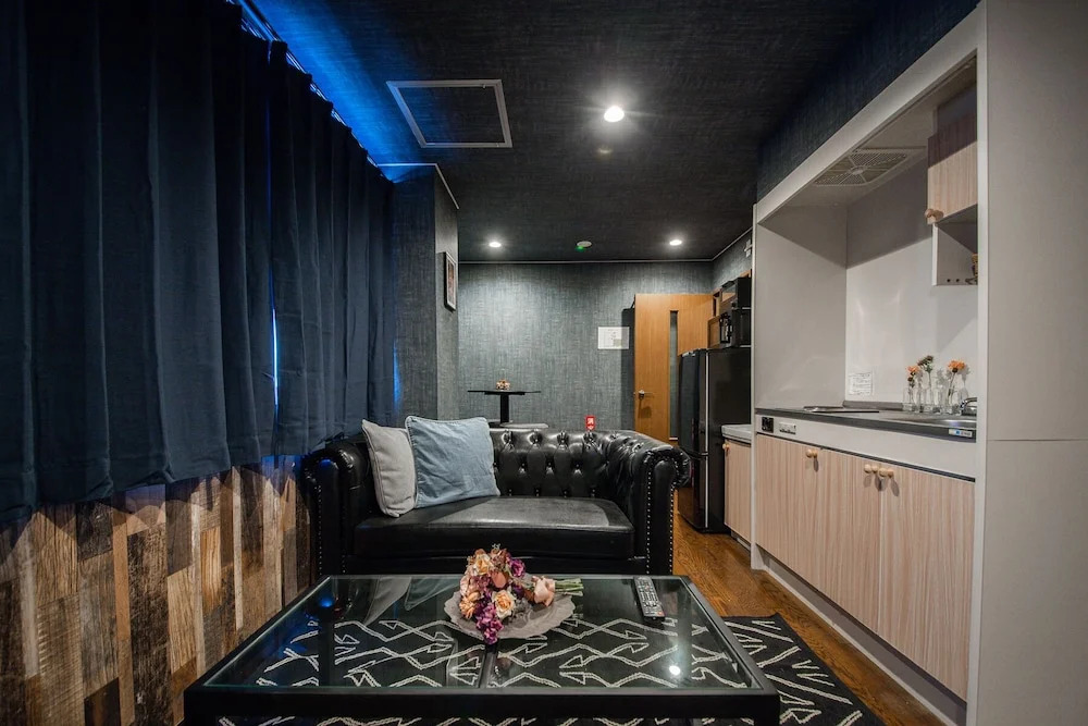 Silk Court 202