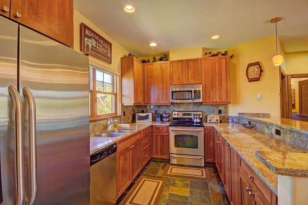 Highland Greens Linden 3 Br townhouse by RedAwning