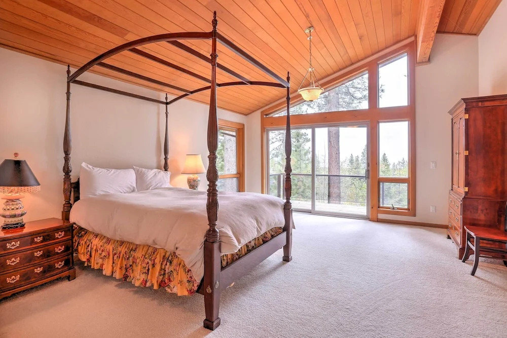 Mtn & Lake Views: Incline Village Ski Chalet