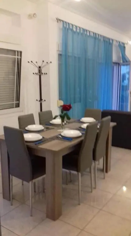 Seaside Villa for 6 people - Alykes Beach
