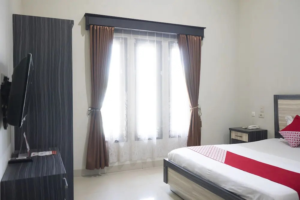 Guest House Loemajan by OYO Rooms