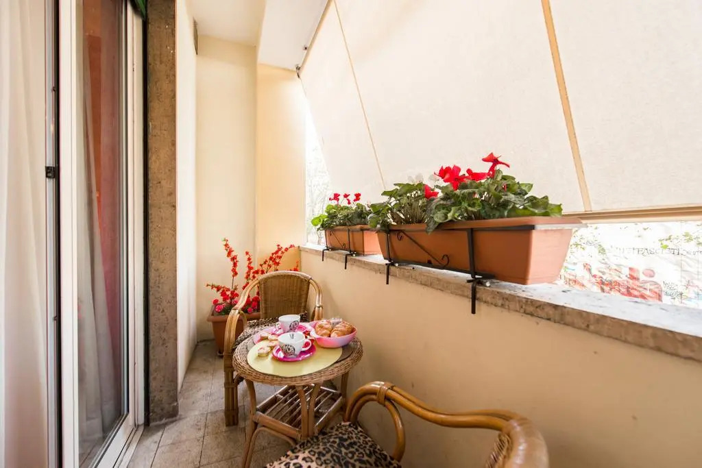 B&B Rifugio di Roma upon Metro B pvt bathroom pvt balcon