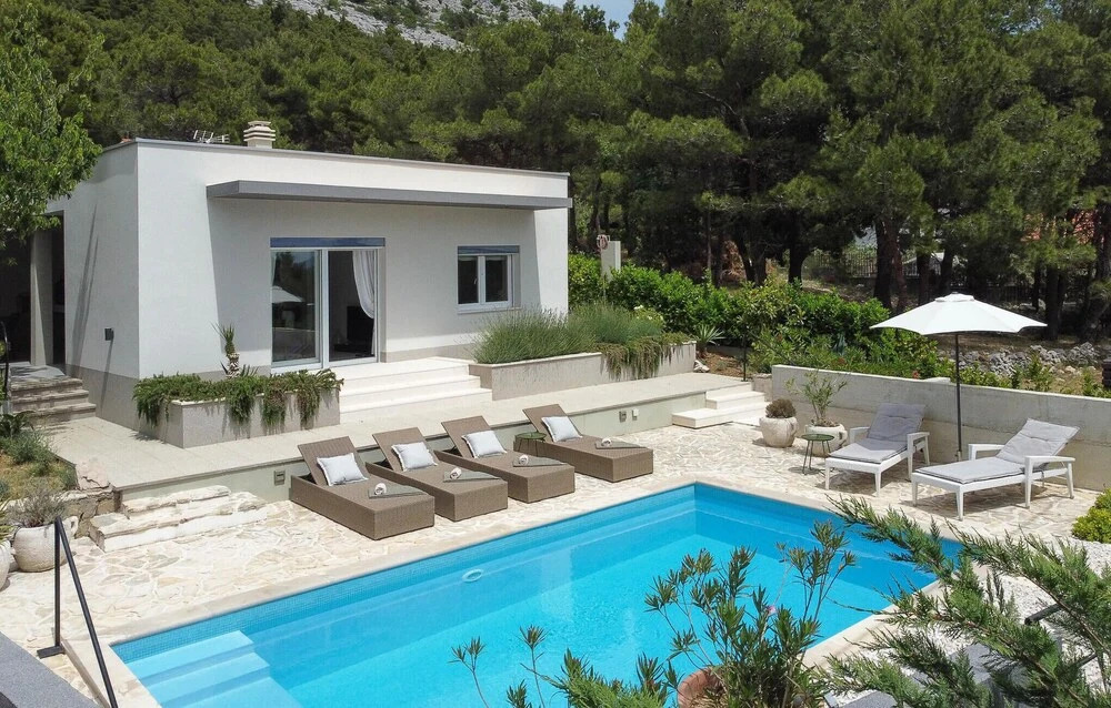 Amazing Home in Naklice With Wifi and 2 Bedrooms