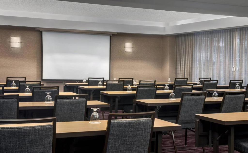 Courtyard By Marriott Jersey City Newport