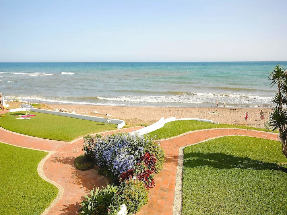 Dona Lola Micaela Beach front duplex 2 bedroom apartment - open sea and beach views surrounded by bars and restaurants - Costa del Sol - CS199