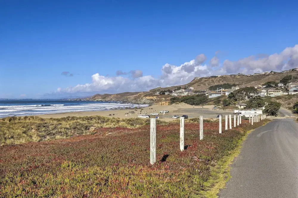 Remodeled Home w/ Spa & Deck: Walk to Dillon Beach