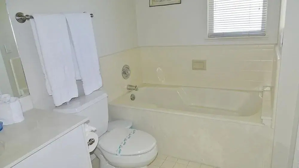 Hickory Private Home #57444 4 Bedrooms 2 Bathrooms Home