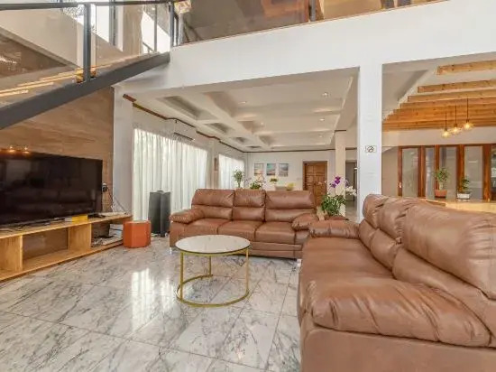 J2. Urban Supper Deluxe Villa 600m from beach