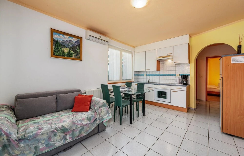 Nice Apartment in Umag With Wifi and 1 Bedrooms
